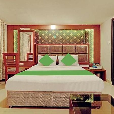 Pine Tree Boutique Hotel Ченнаї Екстер'єр фото