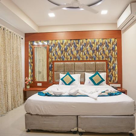 Pine Tree Boutique Hotel Ченнаї Екстер'єр фото