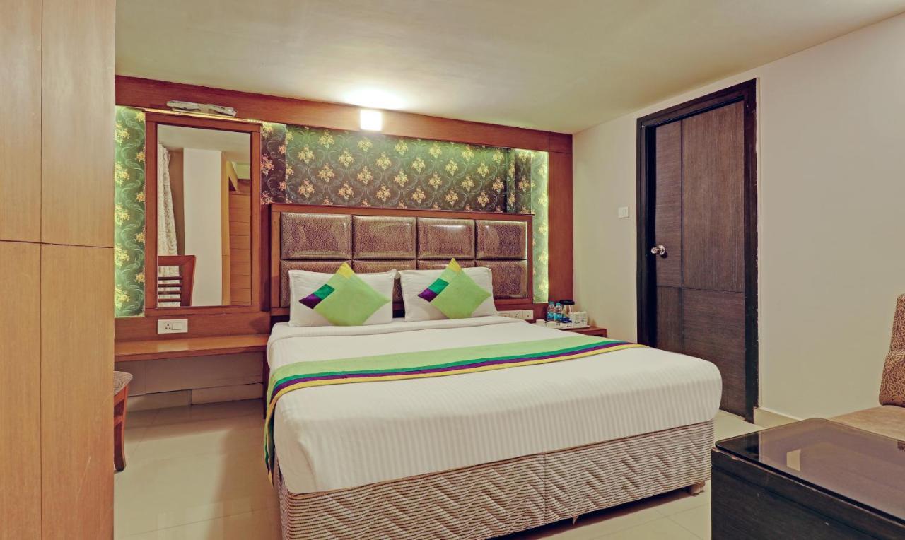 Pine Tree Boutique Hotel Ченнаї Екстер'єр фото