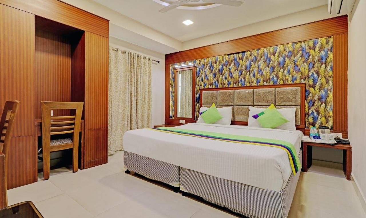 Pine Tree Boutique Hotel Ченнаї Екстер'єр фото