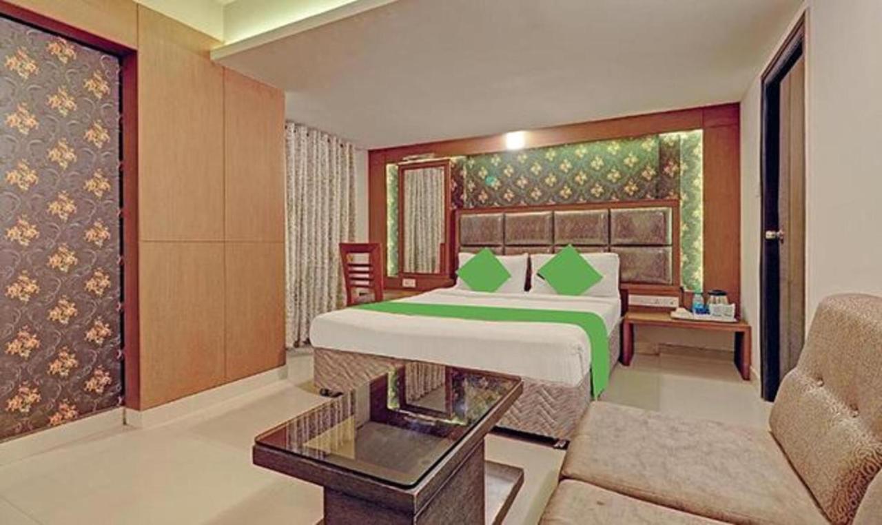 Pine Tree Boutique Hotel Ченнаї Екстер'єр фото