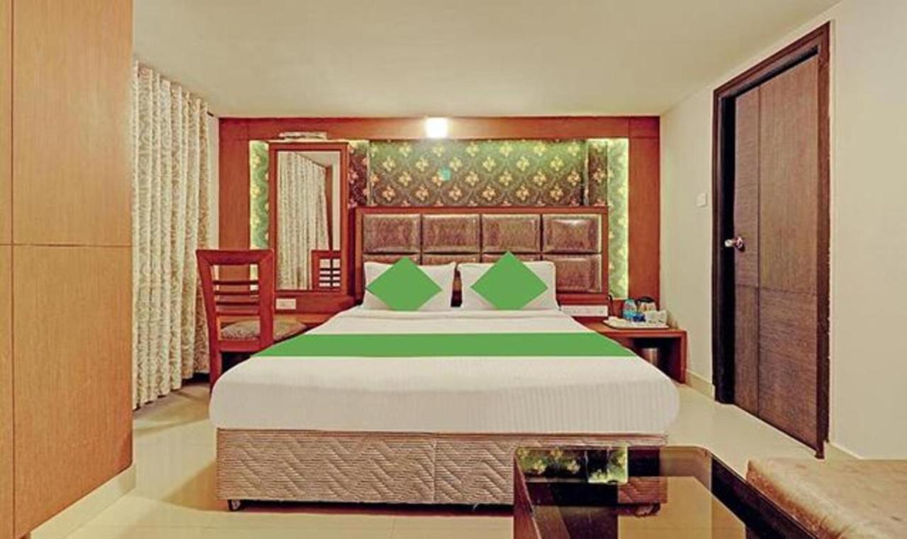 Pine Tree Boutique Hotel Ченнаї Екстер'єр фото