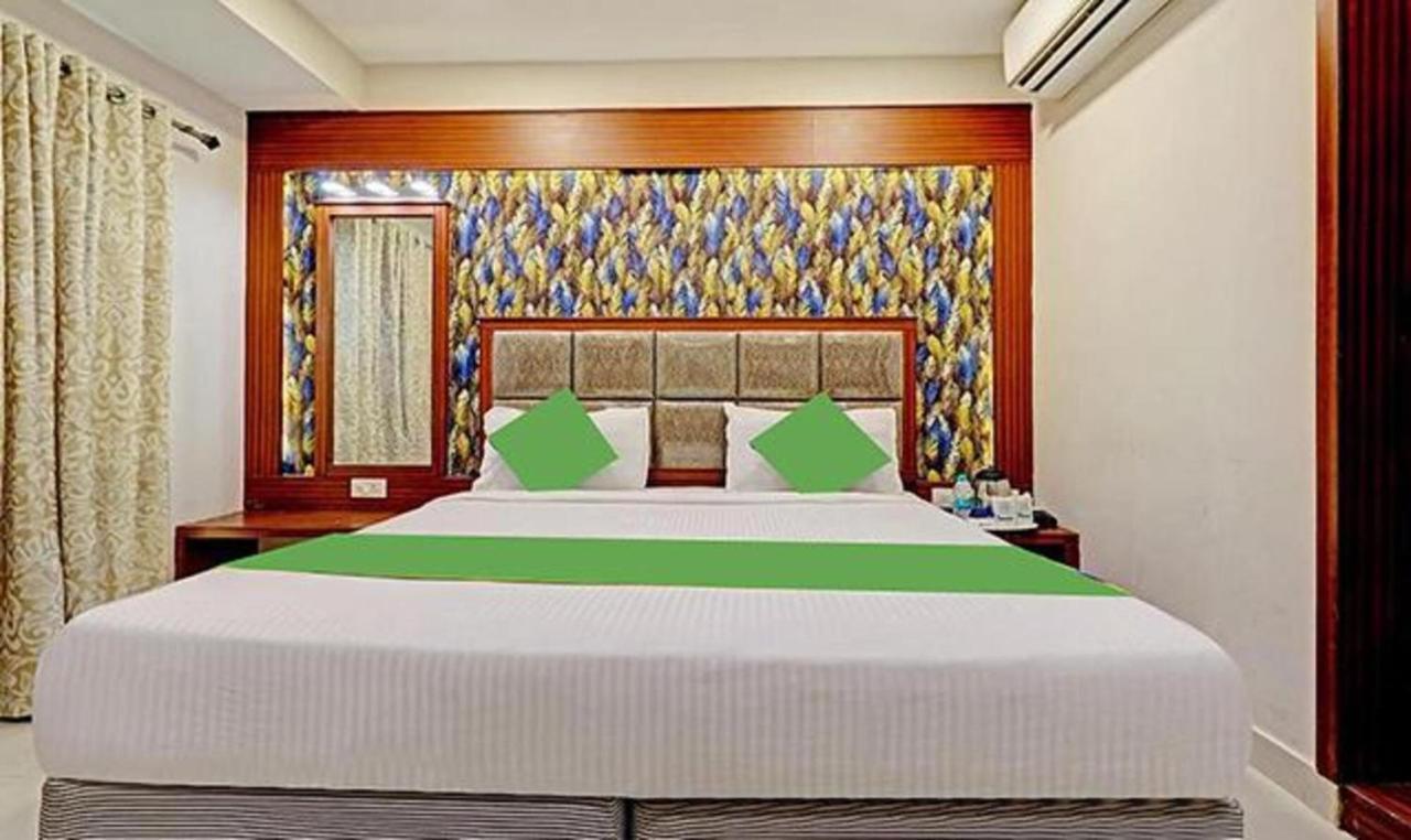 Pine Tree Boutique Hotel Ченнаї Екстер'єр фото