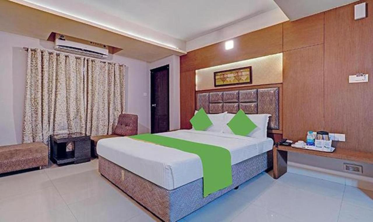 Pine Tree Boutique Hotel Ченнаї Екстер'єр фото
