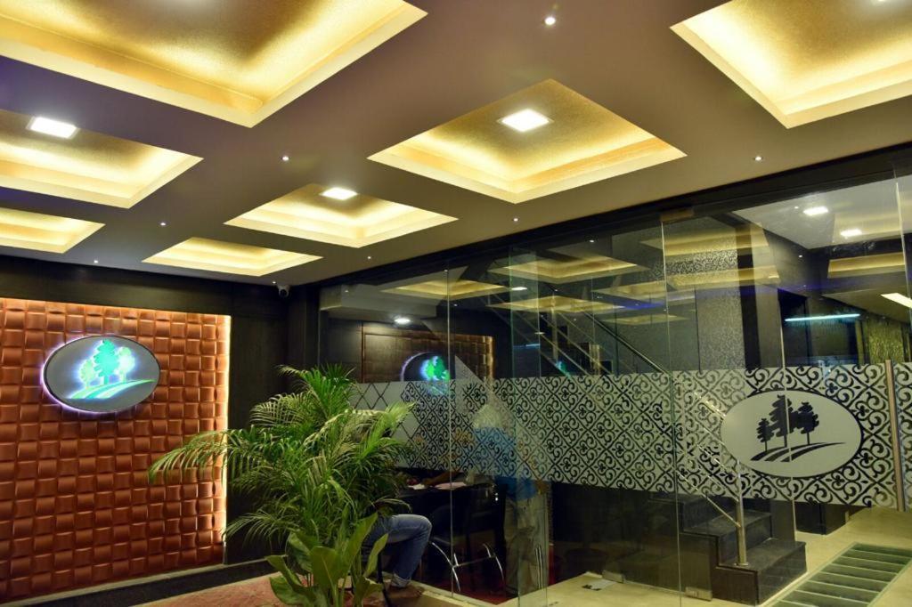 Pine Tree Boutique Hotel Ченнаї Екстер'єр фото