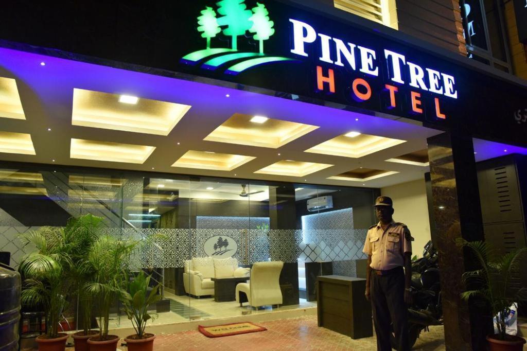 Pine Tree Boutique Hotel Ченнаї Екстер'єр фото