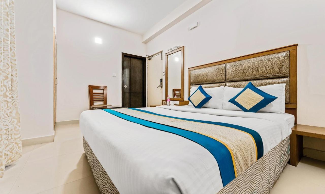Pine Tree Boutique Hotel Ченнаї Екстер'єр фото
