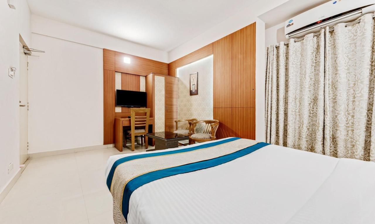 Pine Tree Boutique Hotel Ченнаї Екстер'єр фото