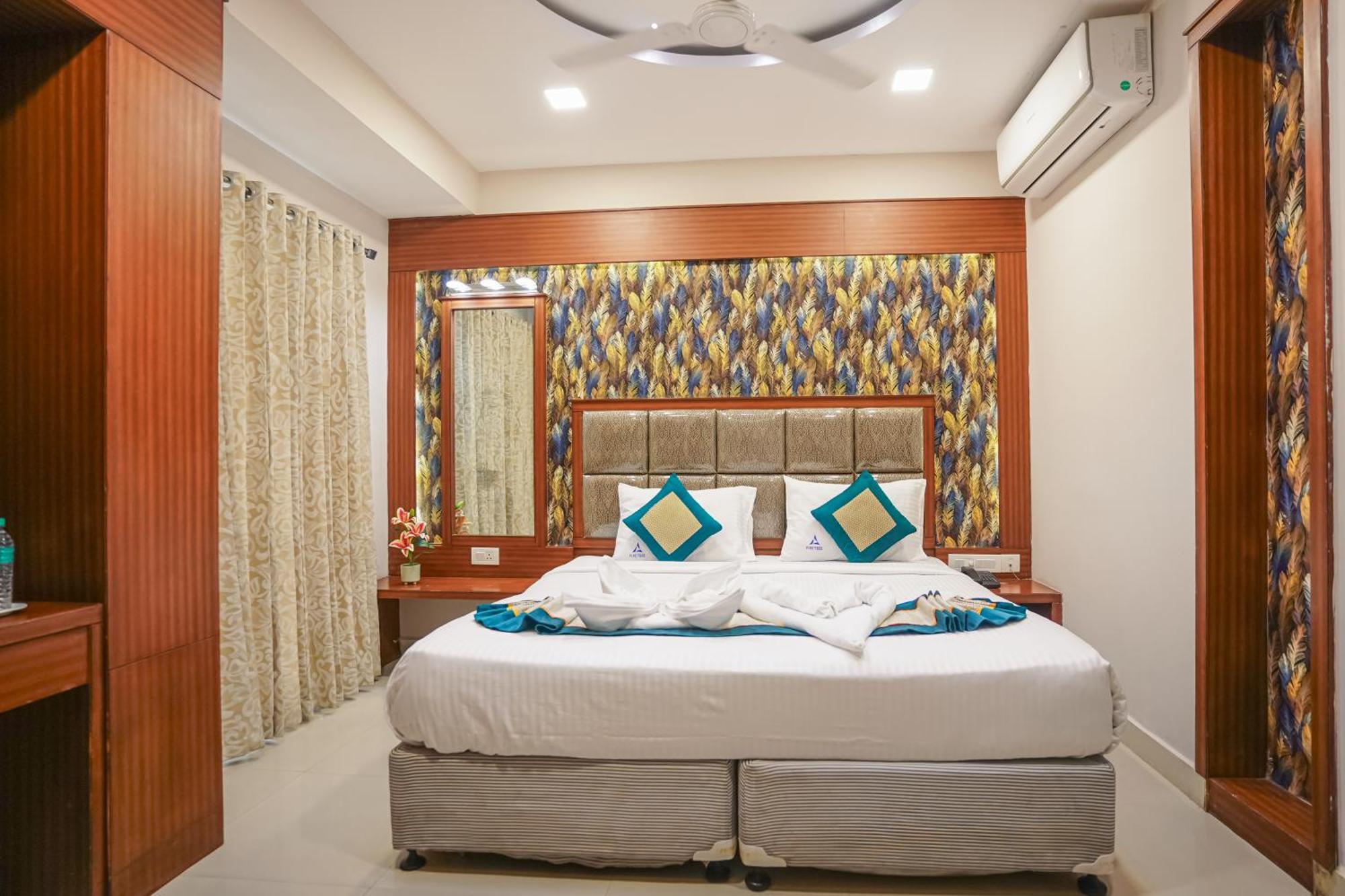 Pine Tree Boutique Hotel Ченнаї Екстер'єр фото