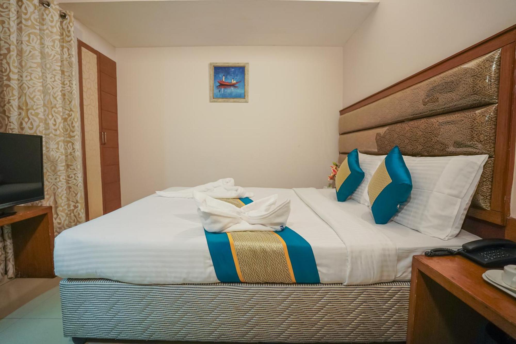 Pine Tree Boutique Hotel Ченнаї Екстер'єр фото