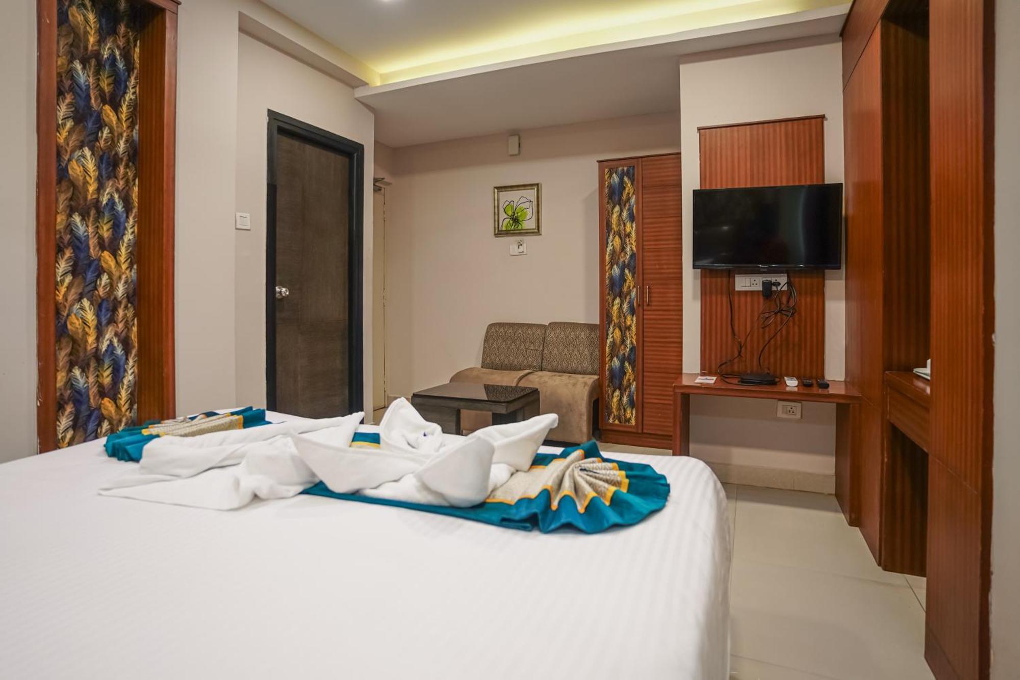 Pine Tree Boutique Hotel Ченнаї Екстер'єр фото