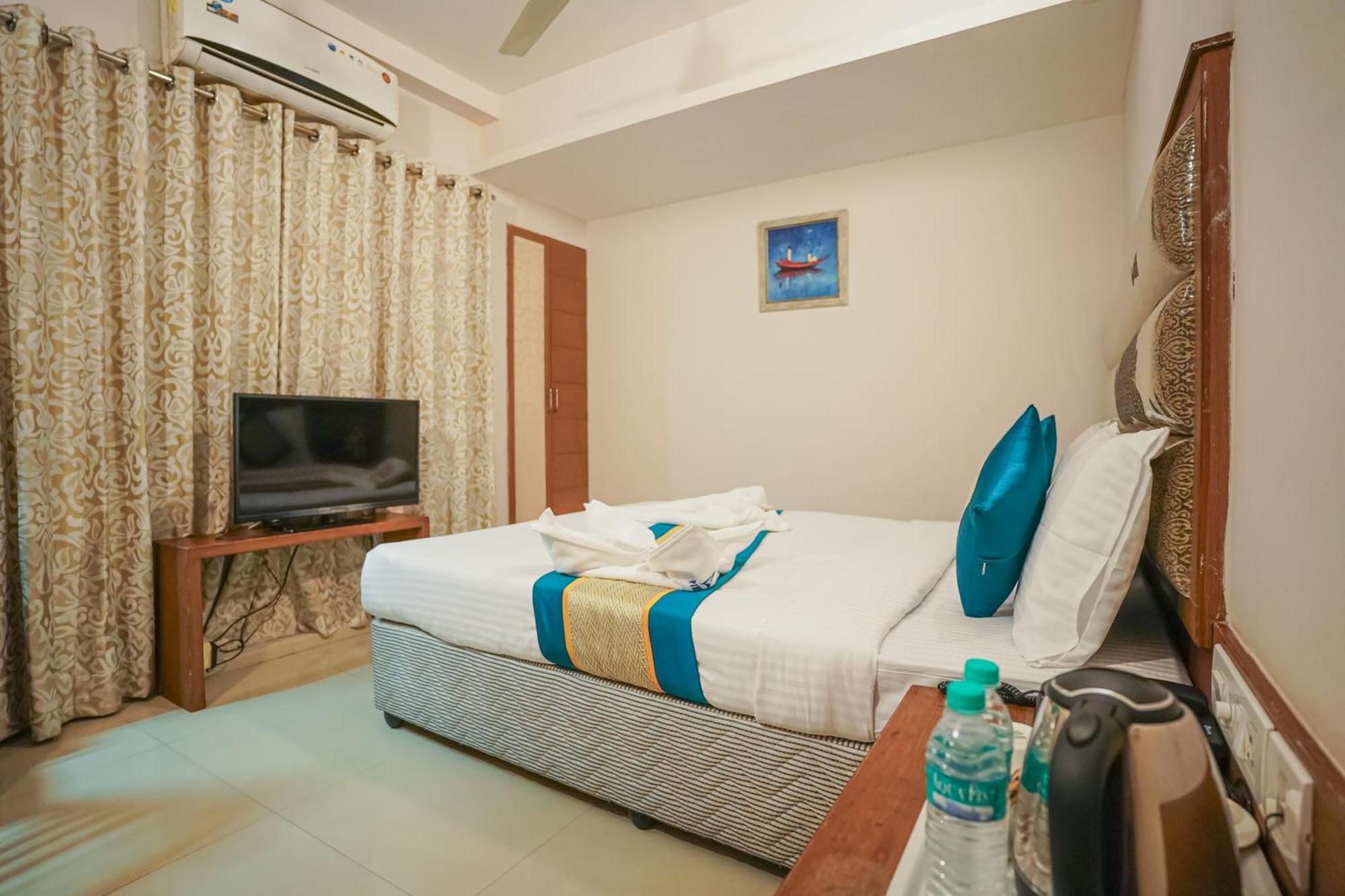 Pine Tree Boutique Hotel Ченнаї Екстер'єр фото