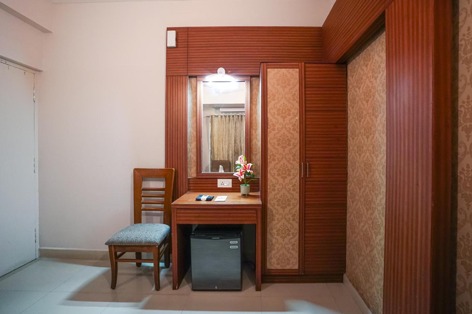 Pine Tree Boutique Hotel Ченнаї Екстер'єр фото