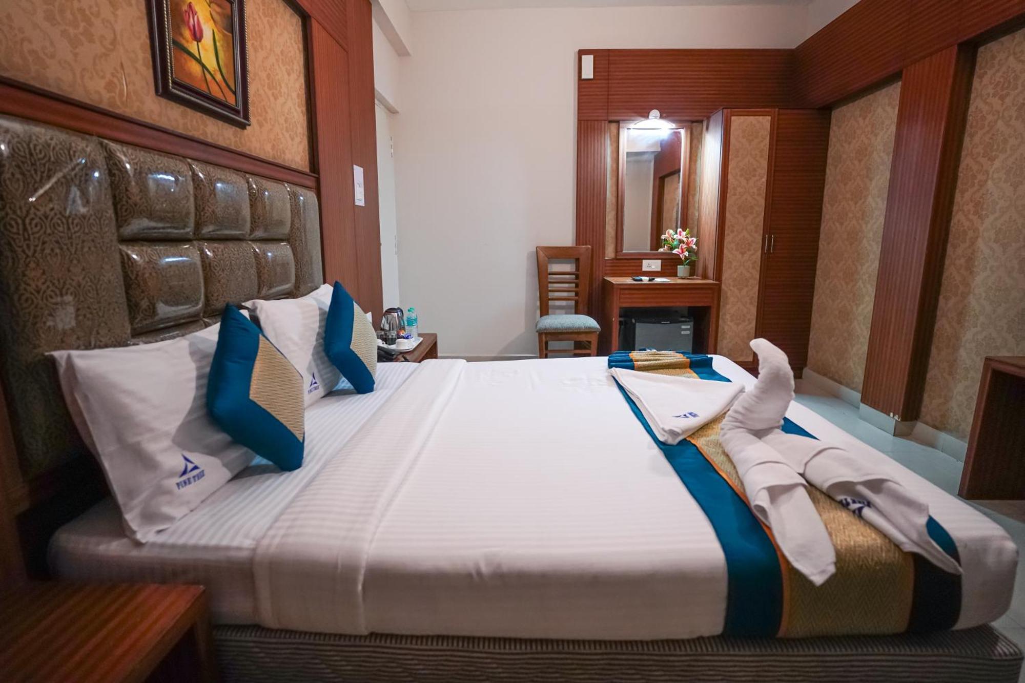 Pine Tree Boutique Hotel Ченнаї Екстер'єр фото