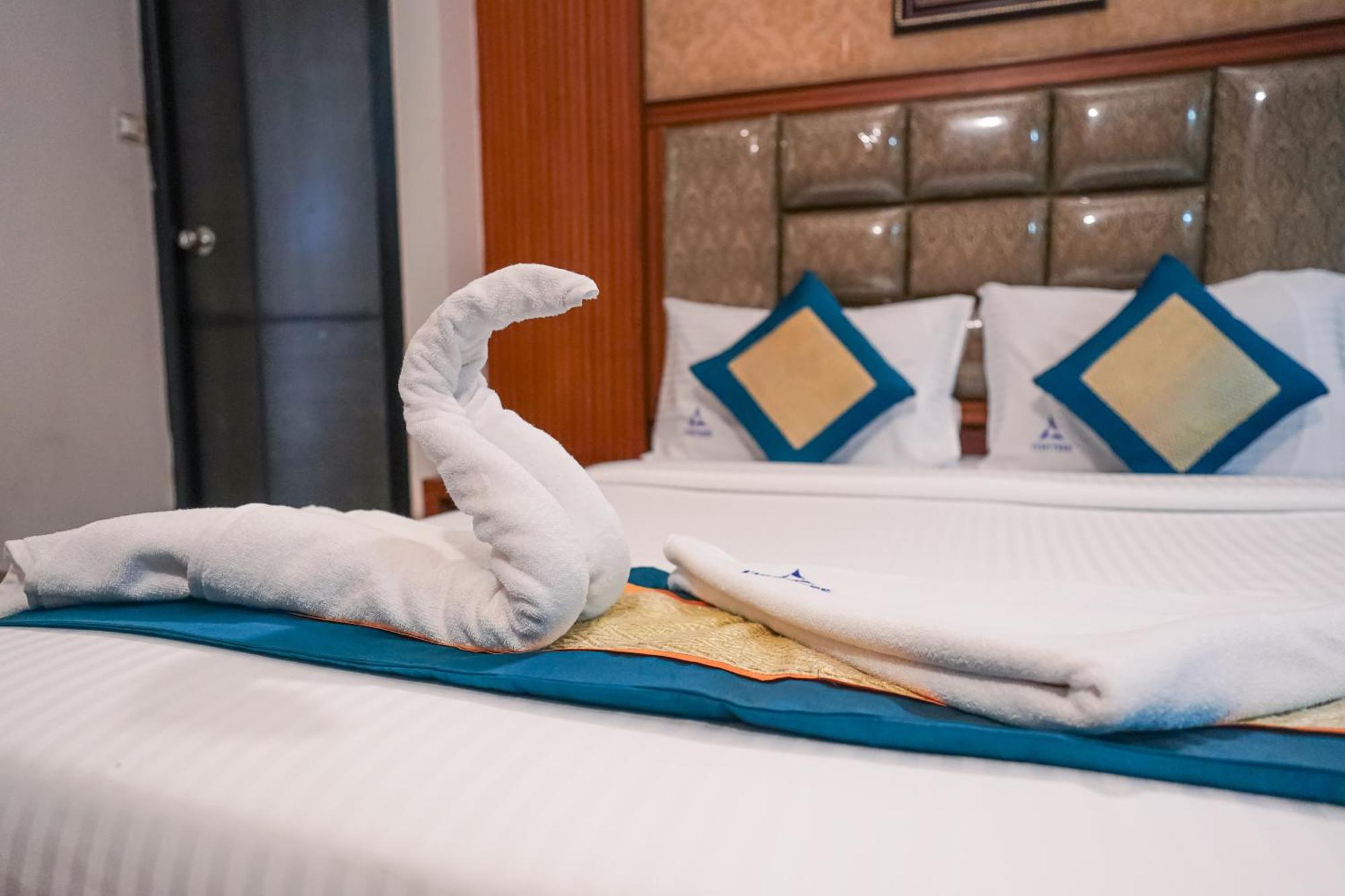 Pine Tree Boutique Hotel Ченнаї Екстер'єр фото