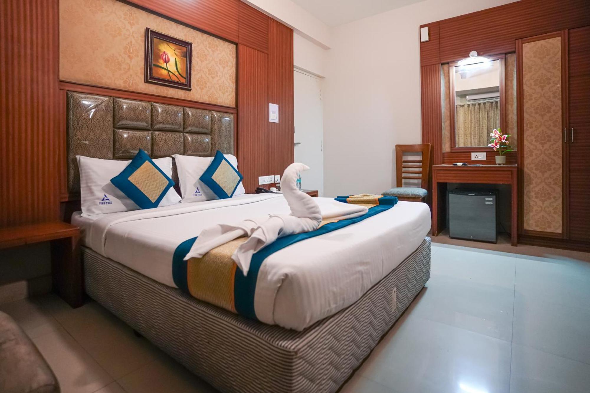 Pine Tree Boutique Hotel Ченнаї Екстер'єр фото