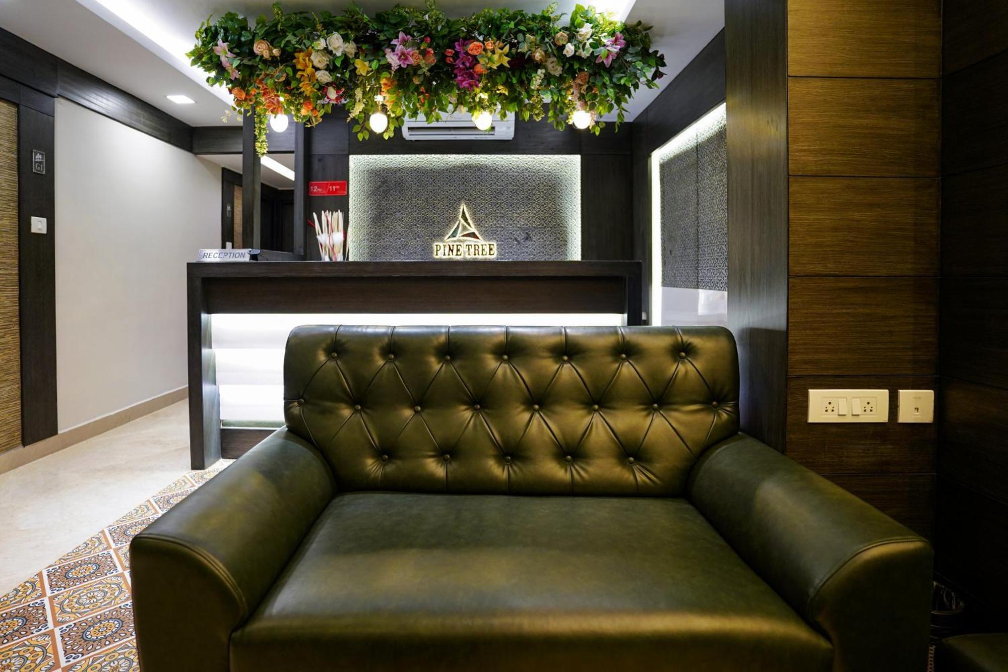 Pine Tree Boutique Hotel Ченнаї Екстер'єр фото